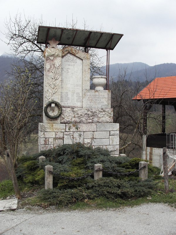 Spomenik padlim borcem na Čendovš2